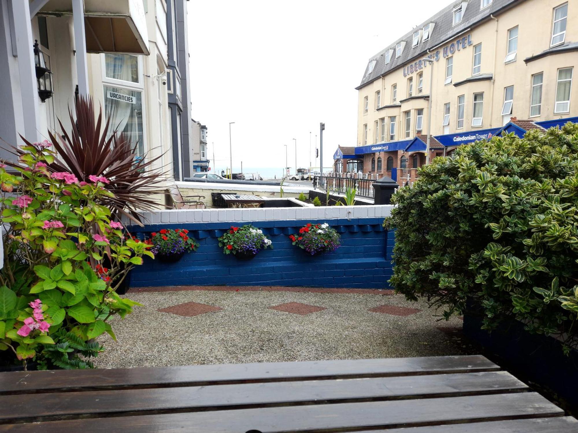 Phoenix Guest House Blackpool Exterior photo